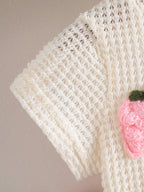 طقم صيفي مكون من قطعتين للبنات الصغيرات: تيشيرت بأكمام قصيرة من قماش الوافل مزين برسومات فراولة ثلاثية الأبعاد، وتنورة وردية مكشكشة.