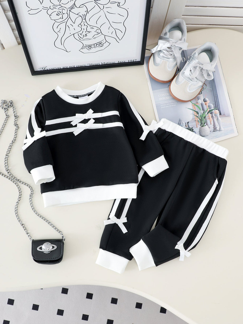 Baby Girls Long-Sleeve Black Sweatshirt and Pants with Bow Two-Piece Set