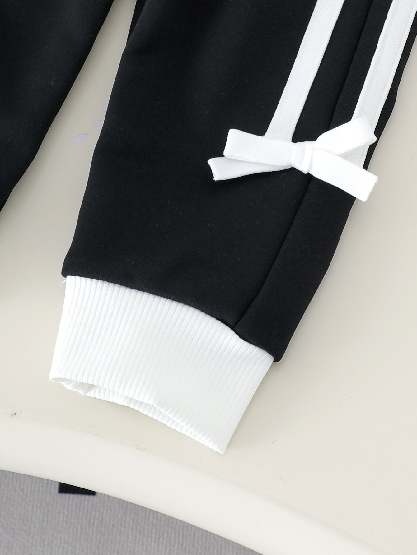 Baby Girls Long-Sleeve Black Sweatshirt and Pants with Bow Two-Piece Set