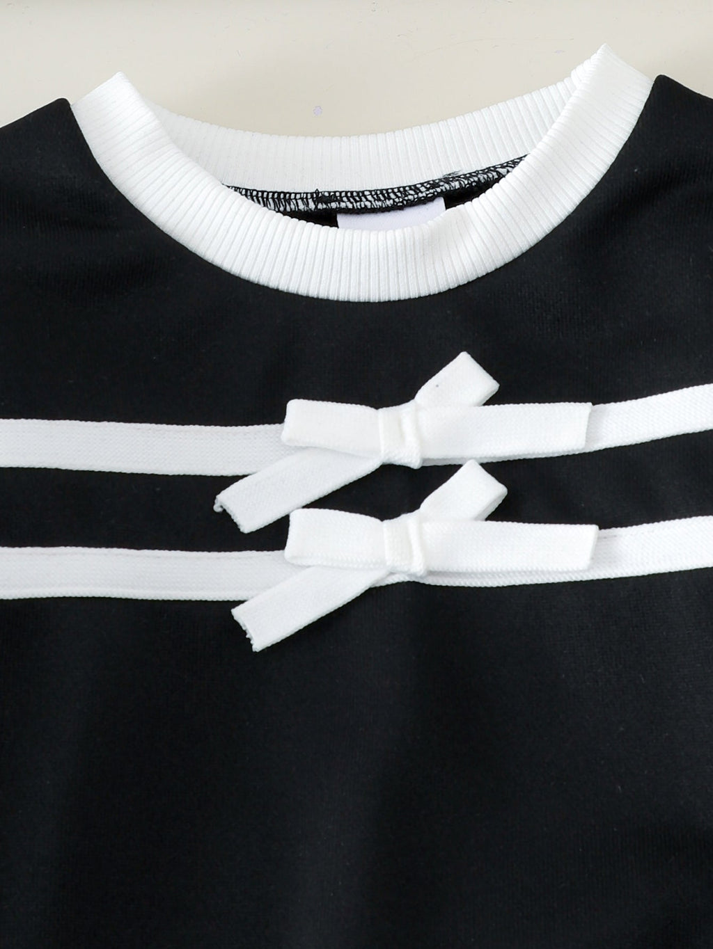 Baby Girls Long-Sleeve Black Sweatshirt and Pants with Bow Two-Piece Set