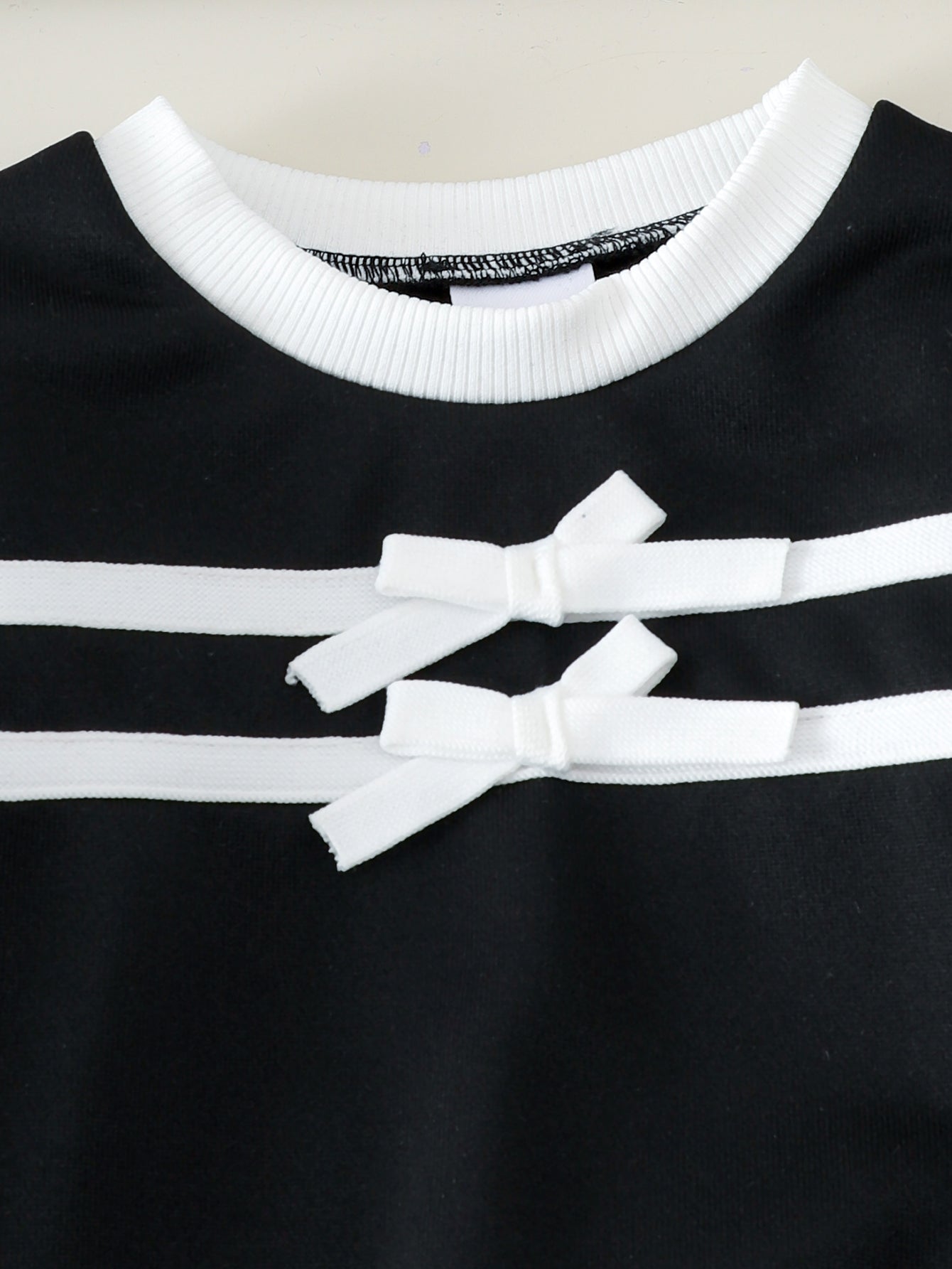 Baby Girls Long-Sleeve Black Sweatshirt and Pants with Bow Two-Piece Set