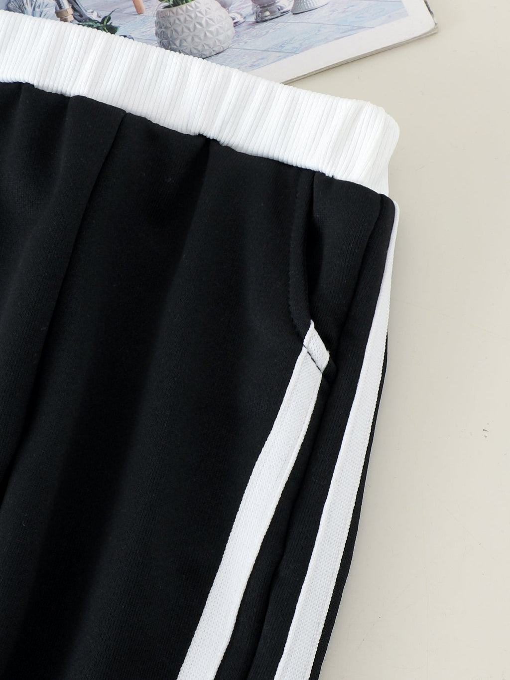 Baby Girls Long-Sleeve Black Sweatshirt and Pants with Bow Two-Piece Set