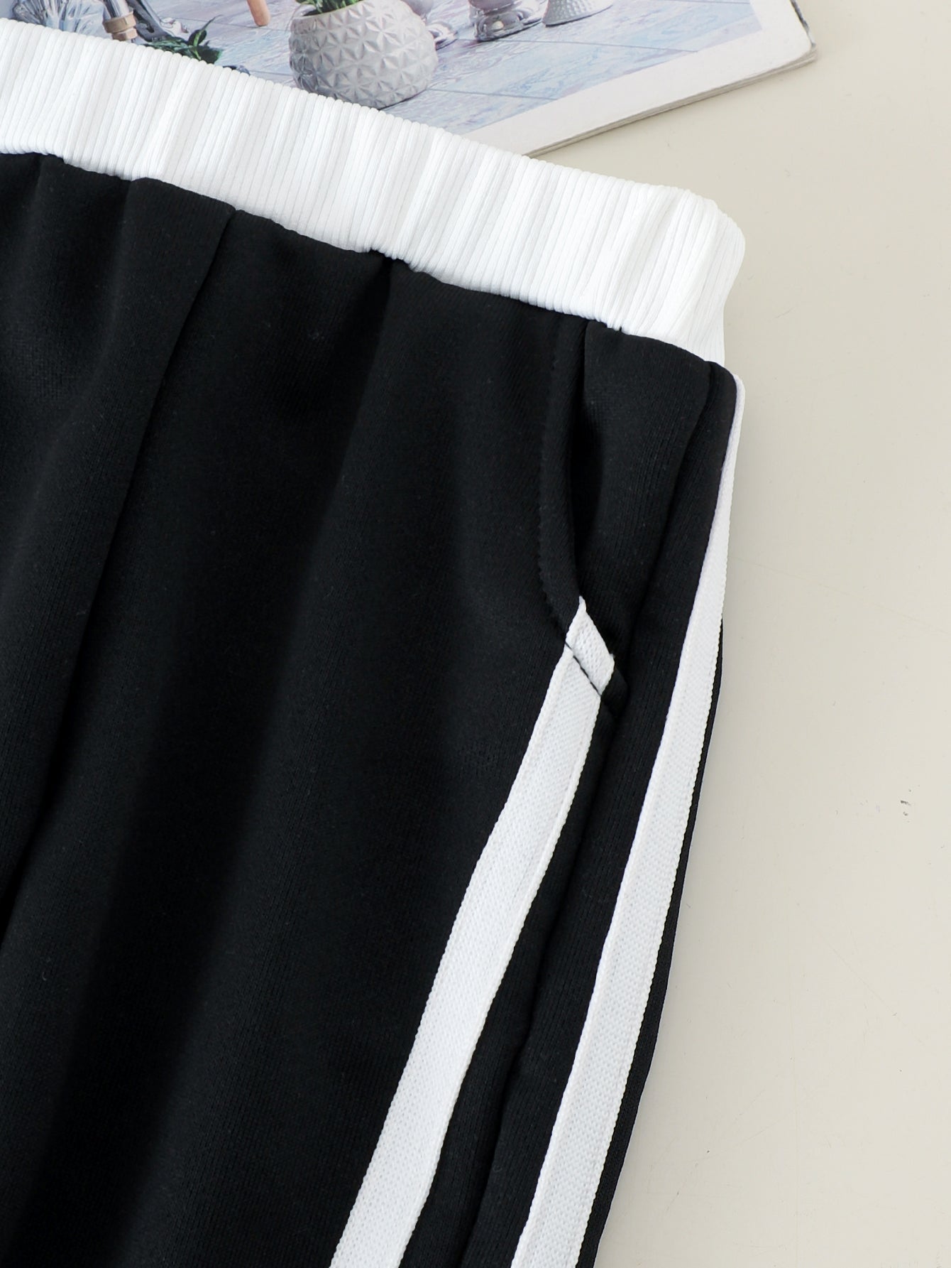 Baby Girls Long-Sleeve Black Sweatshirt and Pants with Bow Two-Piece Set