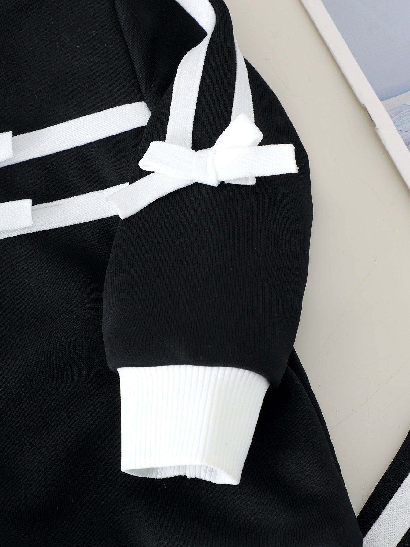 Baby Girls Long-Sleeve Black Sweatshirt and Pants with Bow Two-Piece Set