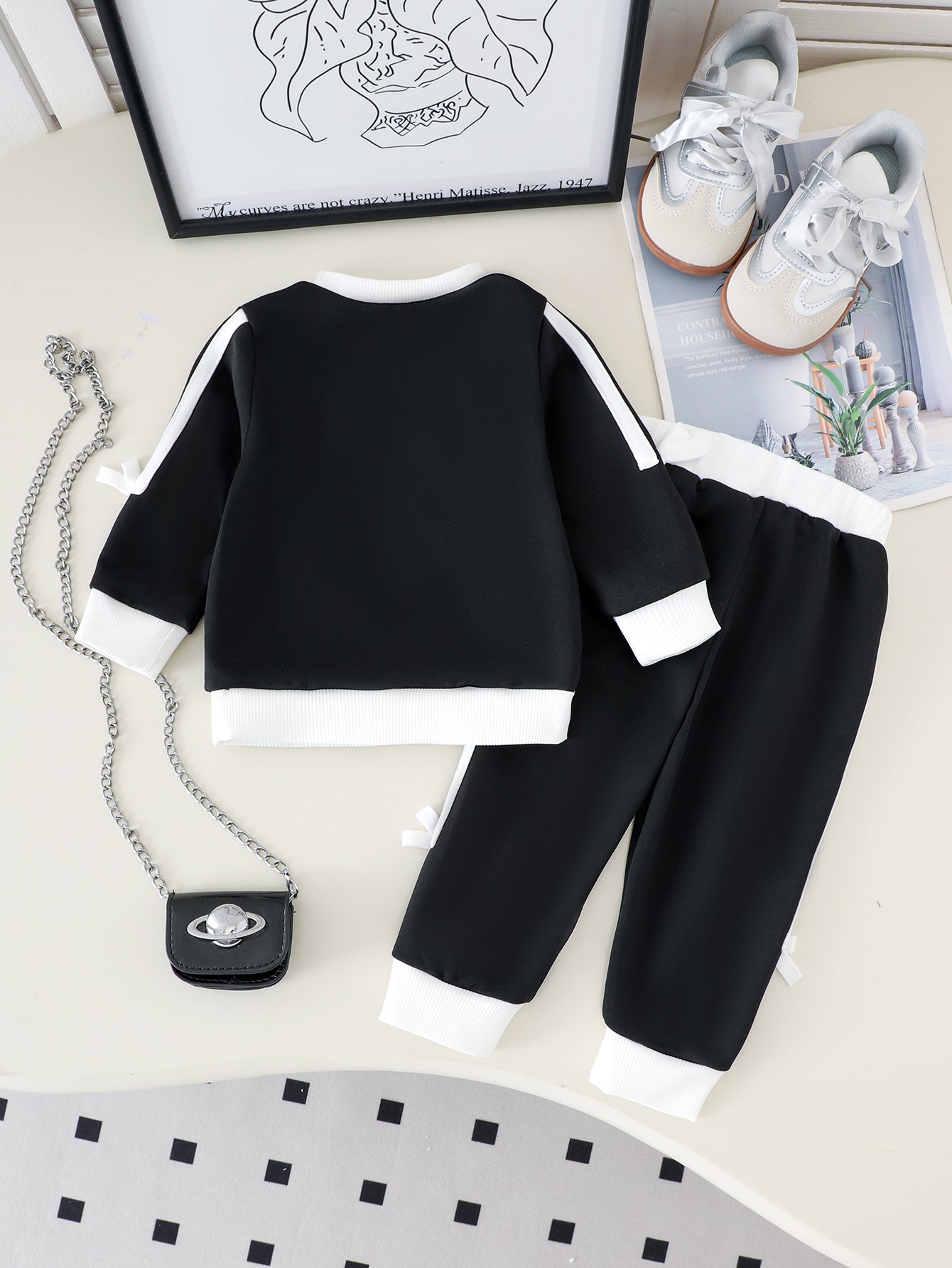 Baby Girls Long-Sleeve Black Sweatshirt and Pants with Bow Two-Piece Set