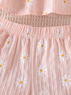 طقم صيفي للبنات الصغيرات مكون من بلوزة قصيرة مكشكشة مزينة بطبعة زهور الأقحوان باللون الوردي وشورت