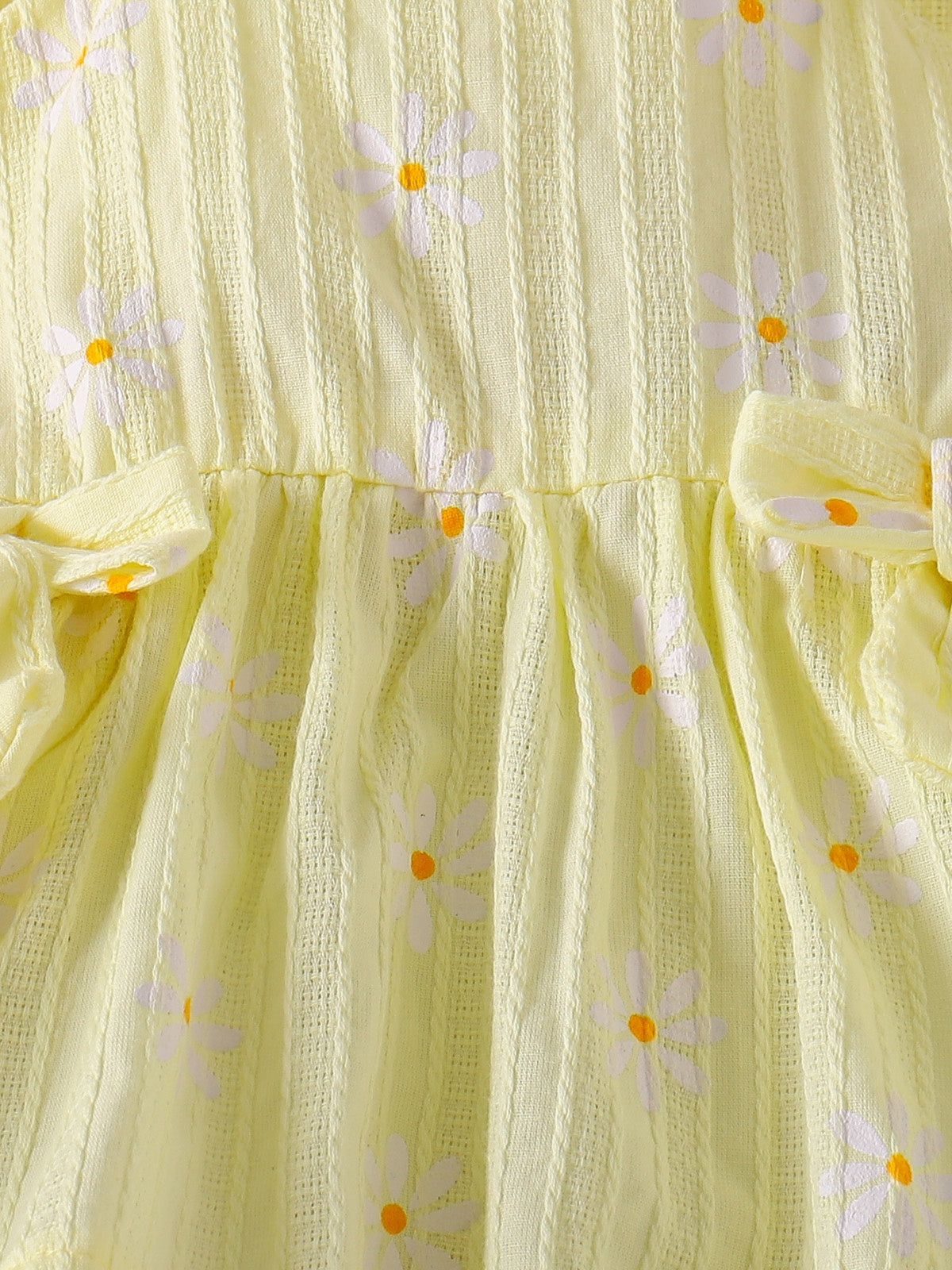 طقم صيفي للبنات الصغيرات مكون من بلوزة قصيرة مكشكشة مطبوعة بزهرة الأقحوان الصفراء وشورت