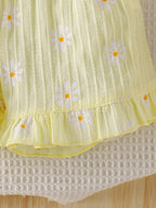 طقم صيفي للبنات الصغيرات مكون من بلوزة قصيرة مكشكشة مطبوعة بزهرة الأقحوان الصفراء وشورت