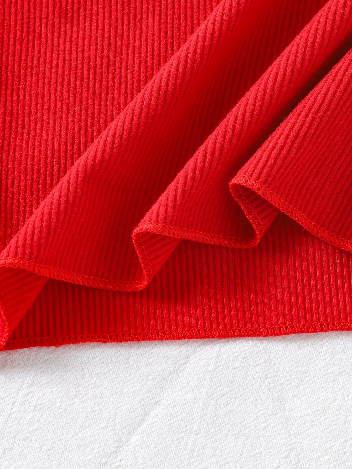 طقم قطعتين للبنات الصغيرات، ربيع/خريف، يتكون من بلوزة حمراء مضلعة بأكمام طويلة وبلوزة مطرزة بالكرز