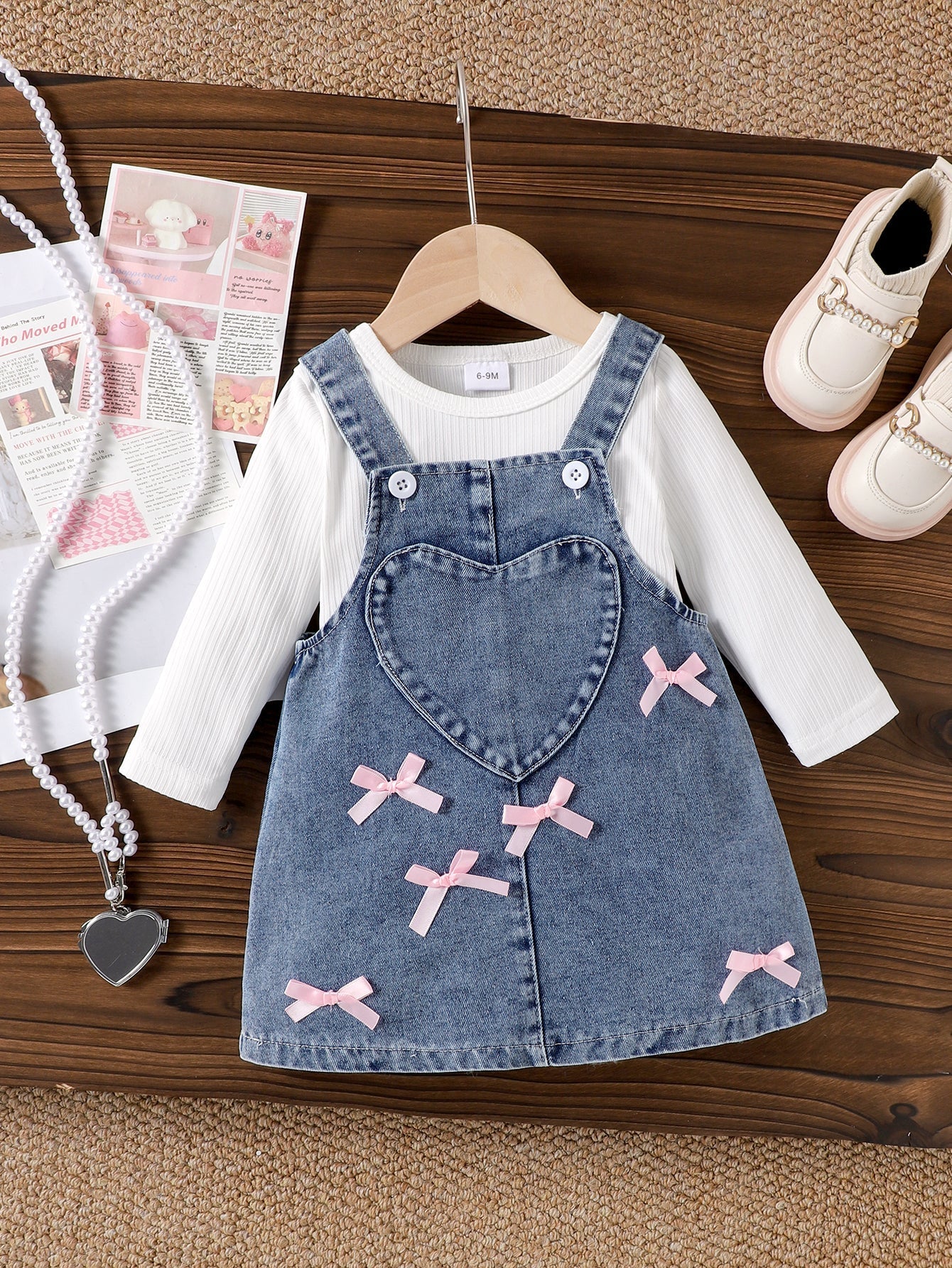 Baby Girls Long-sleeve T-shirt and Denim Overalls with Heart-shaped Pocket and Bow Decorations Two-piece Set