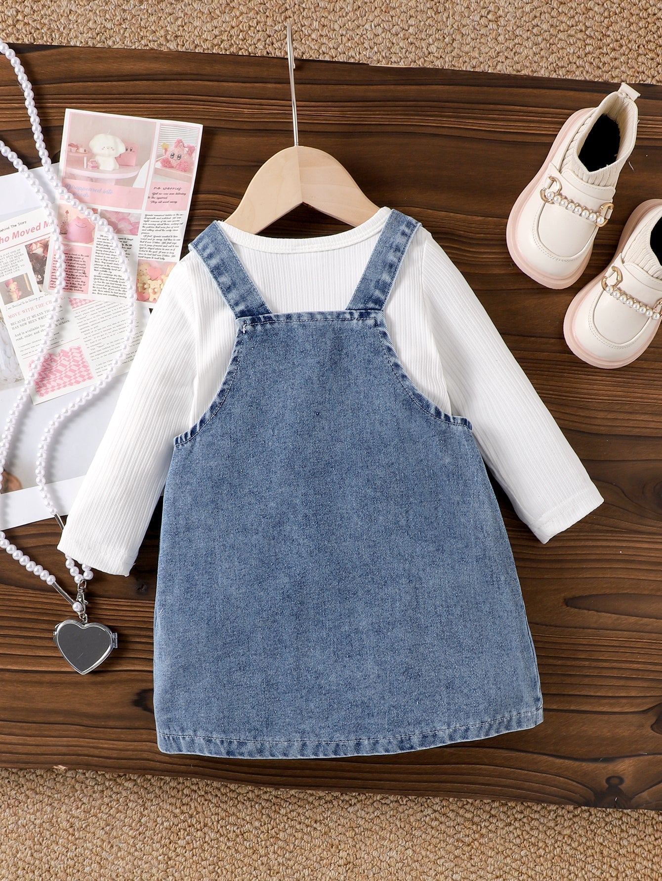 Baby Girls Long-sleeve T-shirt and Denim Overalls with Heart-shaped Pocket and Bow Decorations Two-piece Set