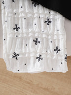 طقم صيفي مكون من قطعتين للبنات الصغيرات: تيشيرت أسود بأكمام قصيرة وبنطال أبيض مزين بفيونكة