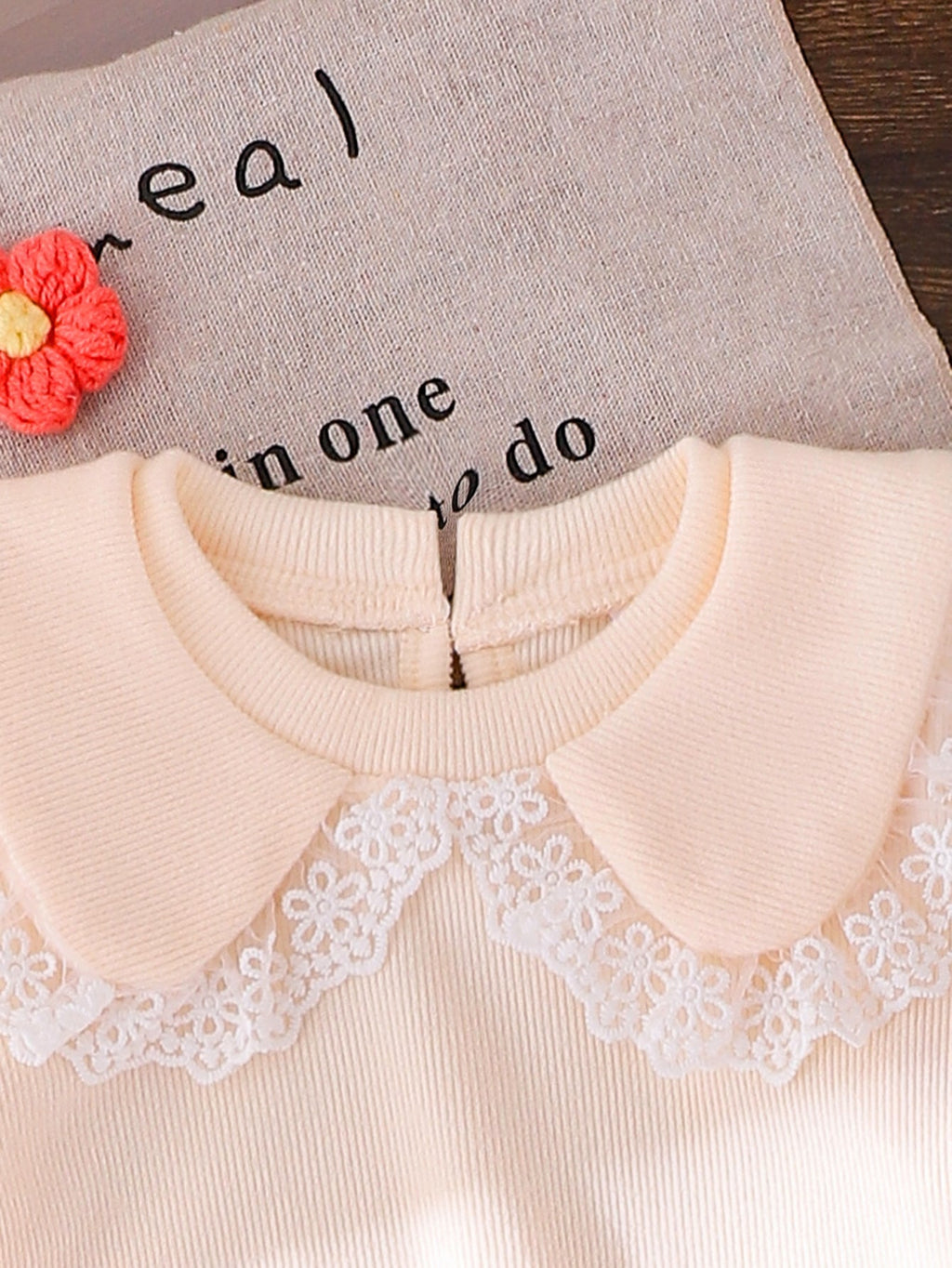 طقم مكون من قطعتين للبنات الصغيرات، ربيع/خريف، يتكون من سويت شيرت وبنطال بأكمام طويلة وياقة بيتر بان من الدانتيل