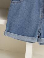 طقم صيفي مكون من قطعتين للفتيات الصغيرات، بلوزة بأكمام واسعة مزينة بفيونكة وشورت جينز