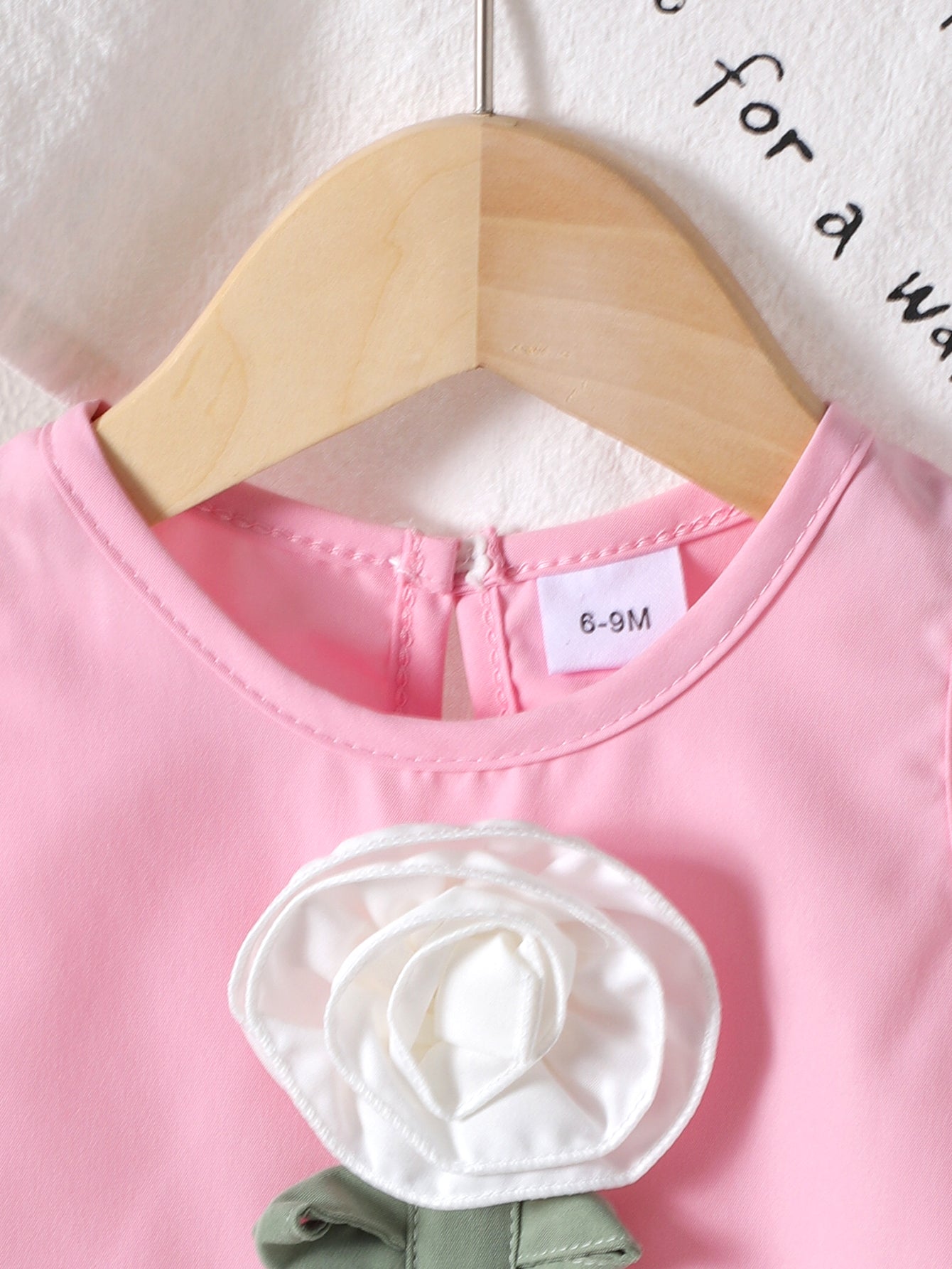 طقم ملابس بناتي مكون من قطعتين: بلوزة بدون أكمام مزينة بزهرة ثلاثية الأبعاد وبنطال