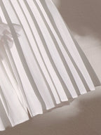 طقم مكون من ثلاث قطع للبنات الصغيرات: بلوزة وردية بدون أكمام بتصميم غير منتظم وتنورة طويلة مطوية مع حقيبة واحدة