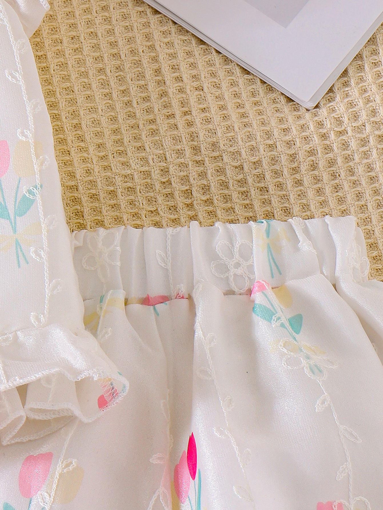 Girls Sleeveless Ruffle Texture  Flower Print Top And Short Pants Two-Piece Set