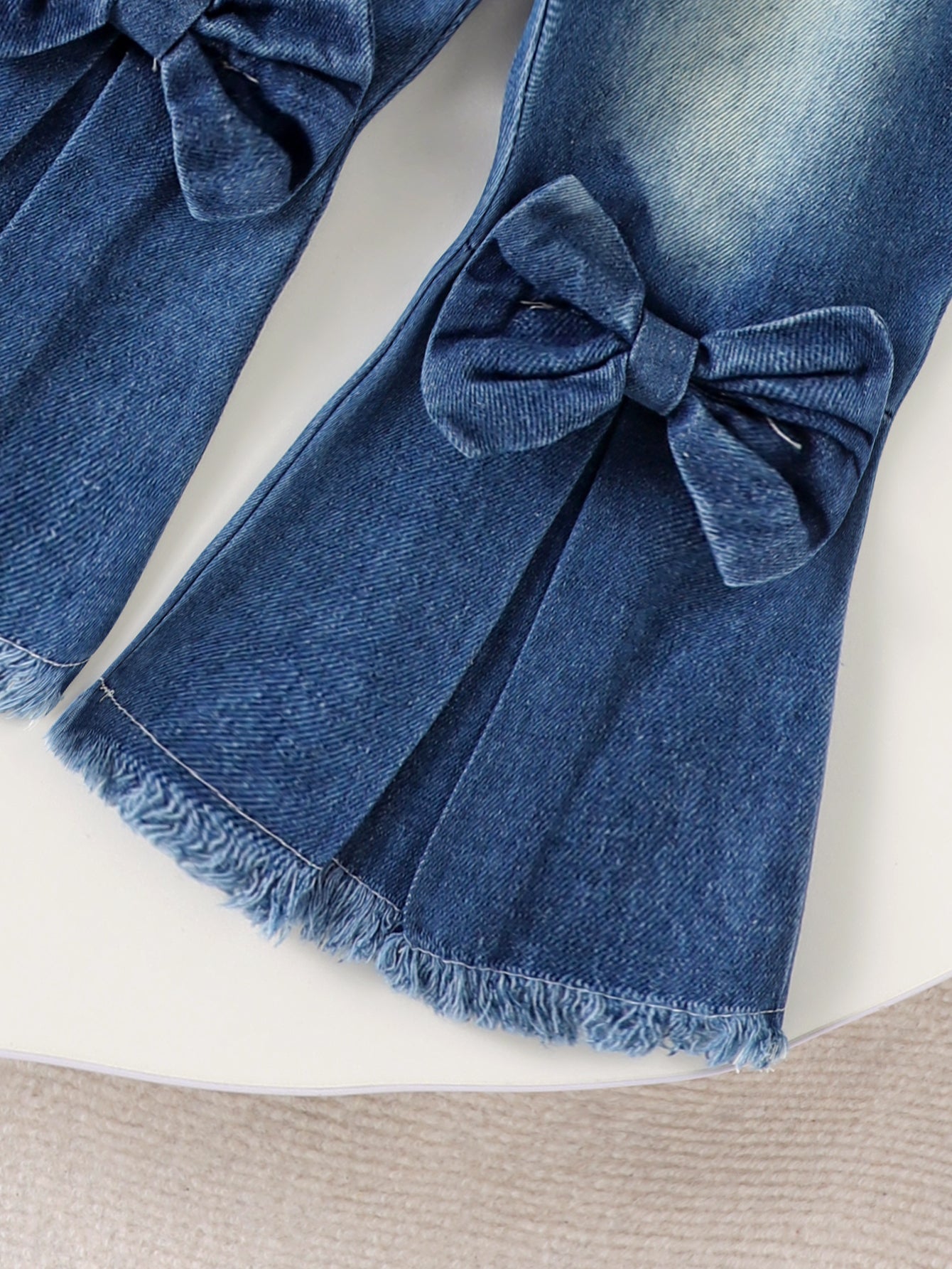 Baby Girls Spring/Autumn Long-sleeve Sweatshirt with Bow Print and Flared Jeans Two-piece Set