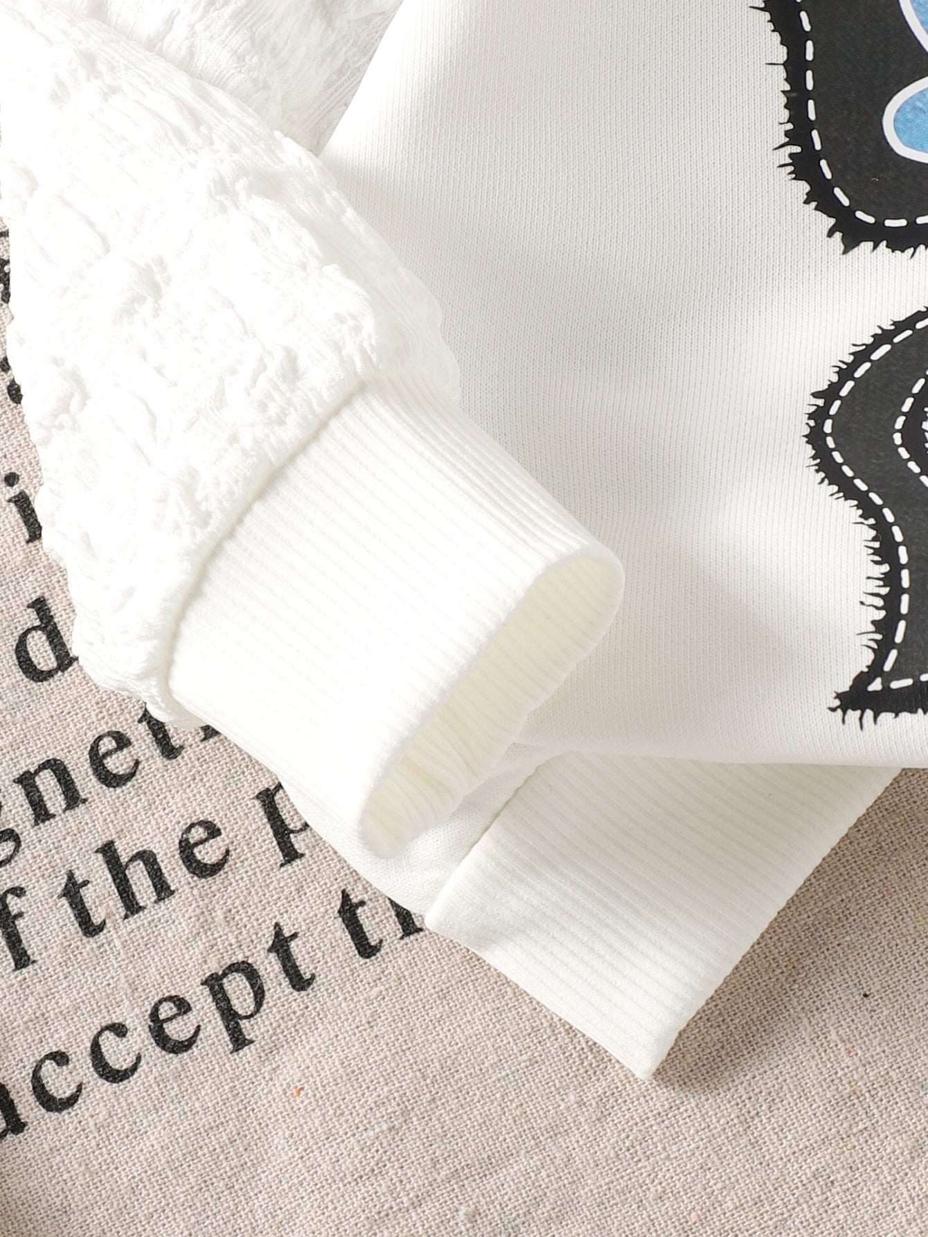 Baby Girls Spring/Autumn Long-sleeve Sweatshirt with Bow Print and Flared Jeans Two-piece Set