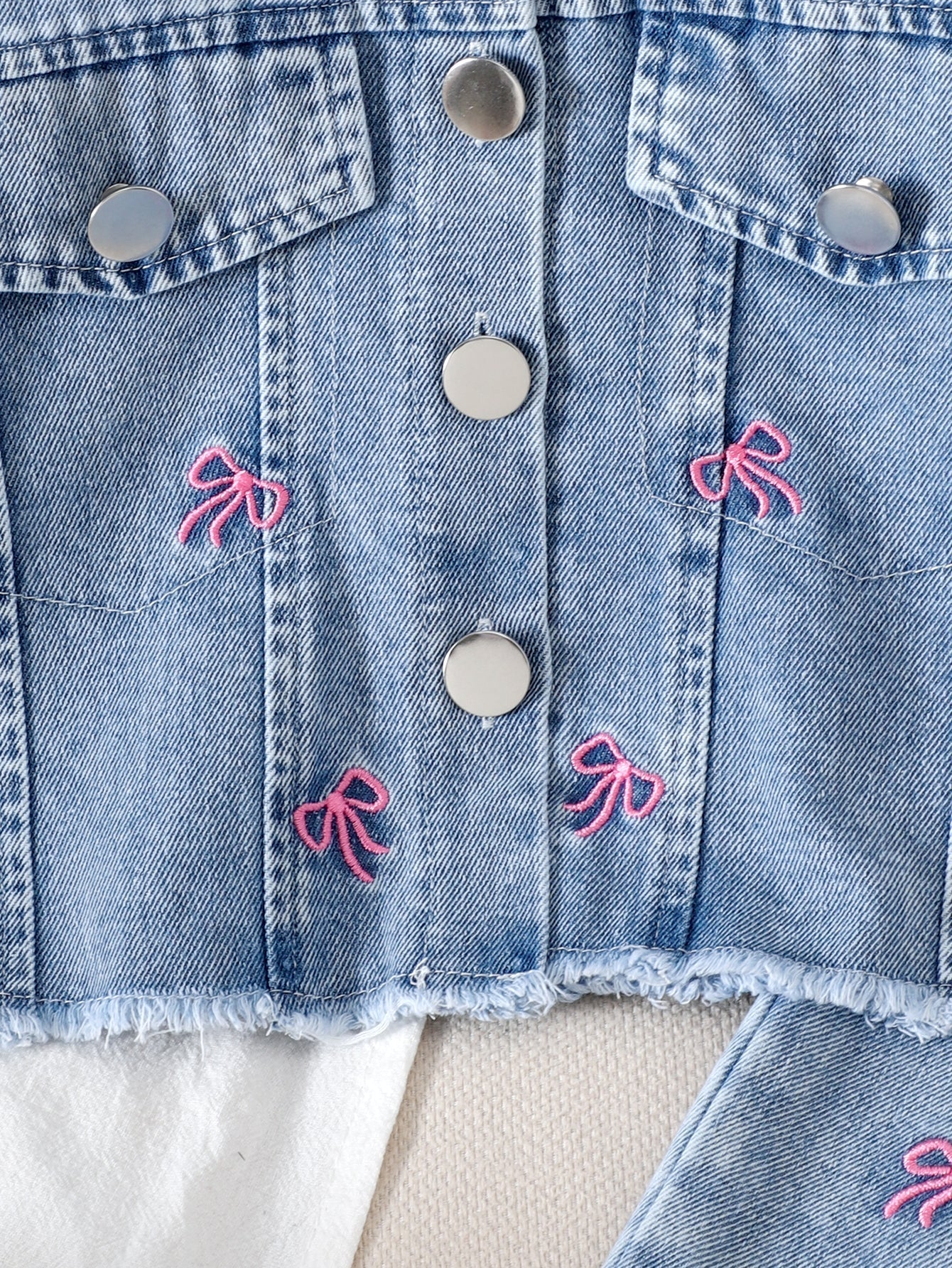 Baby Girls Spring/Autumn Two-Piece Set: Long-Sleeved Denim Jacket with Embroidered Bow Pattern and Jeans