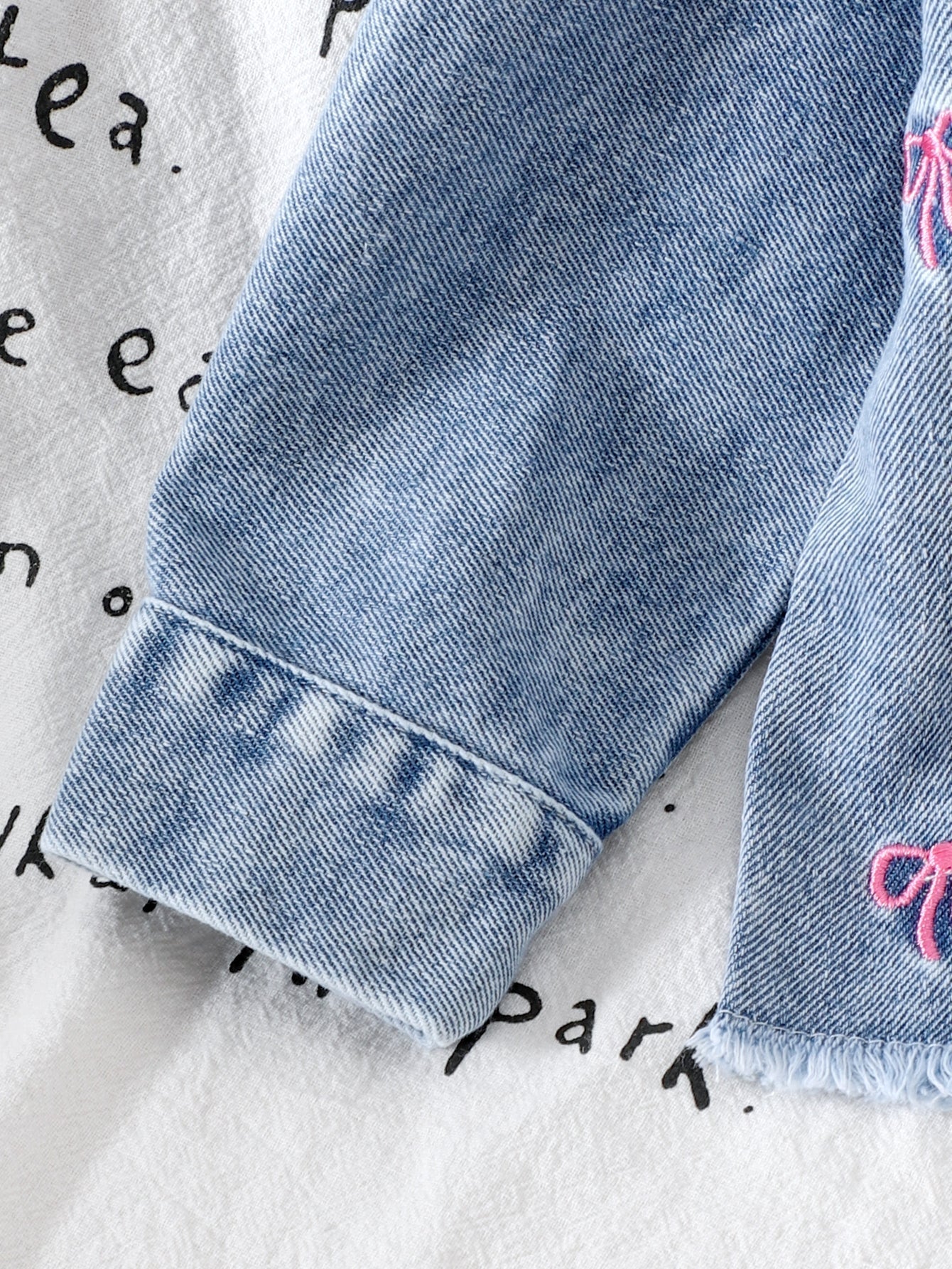 Baby Girls Spring/Autumn Two-Piece Set: Long-Sleeved Denim Jacket with Embroidered Bow Pattern and Jeans