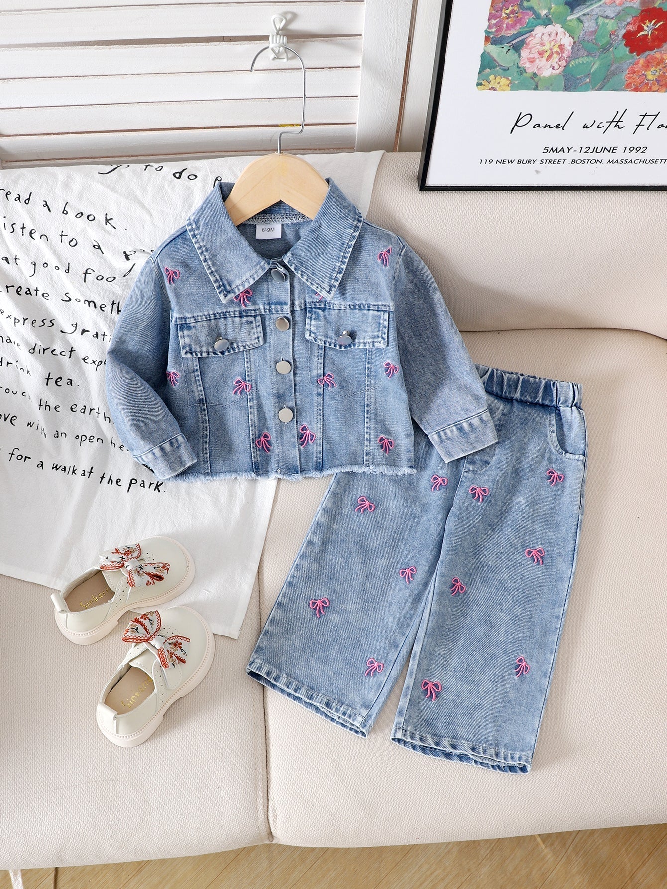 Baby Girls Spring/Autumn Two-Piece Set: Long-Sleeved Denim Jacket with Embroidered Bow Pattern and Jeans
