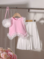 طقم مكون من ثلاث قطع للبنات الصغيرات: بلوزة وردية بدون أكمام بتصميم غير منتظم وتنورة طويلة مطوية مع حقيبة واحدة