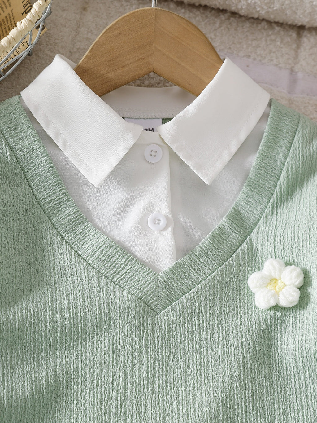 طقم قطعتين للبنات الصغيرات، ربيع/خريف، يتكون من تيشيرت بأكمام طويلة وبنطال من قماش منقوش.