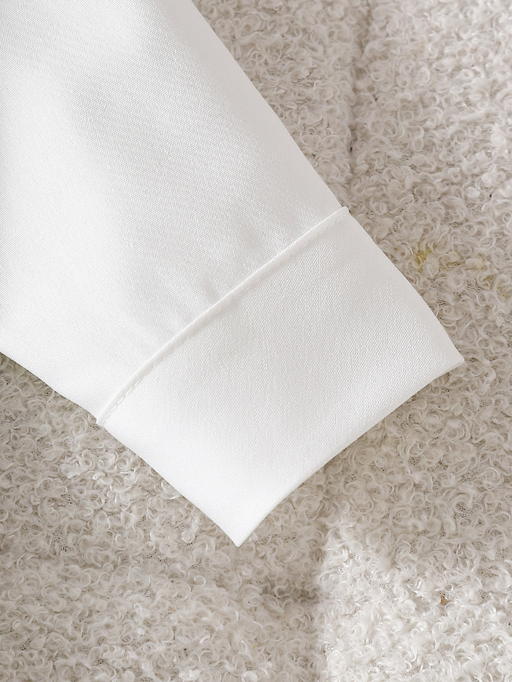 طقم قطعتين للبنات الصغيرات، ربيع/خريف، يتكون من تيشيرت بأكمام طويلة وبنطال من قماش منقوش.