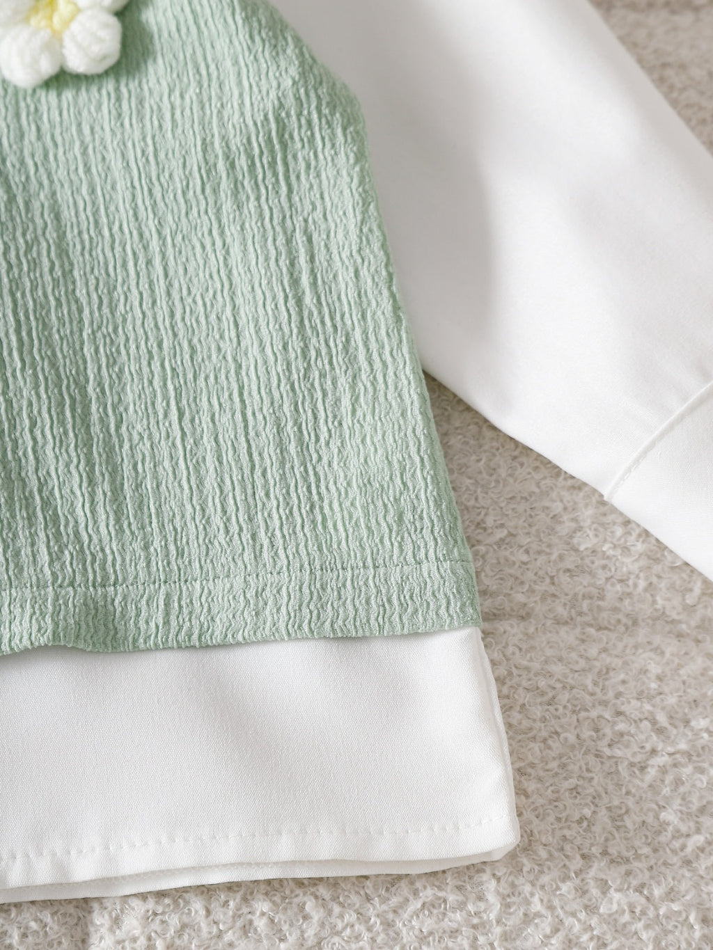 طقم قطعتين للبنات الصغيرات، ربيع/خريف، يتكون من تيشيرت بأكمام طويلة وبنطال من قماش منقوش.